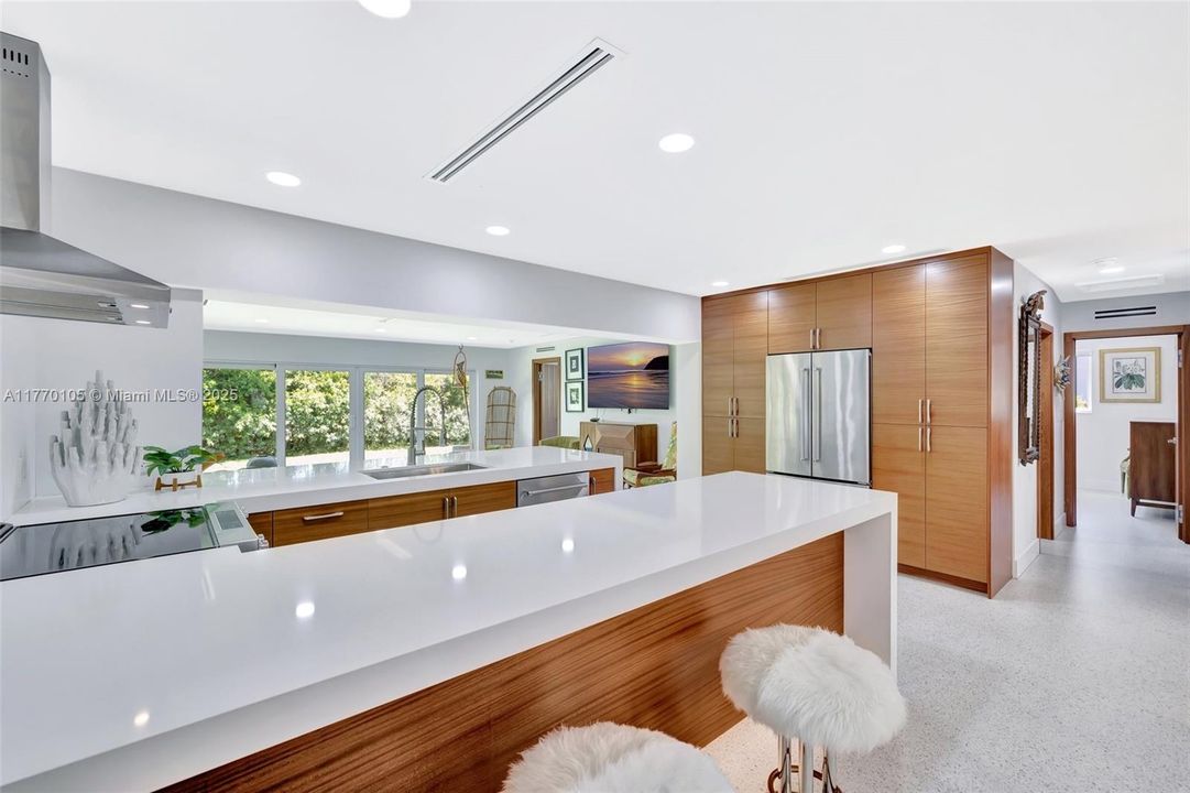 Recently Sold: $899,999 (3 beds, 2 baths, 1578 Square Feet)