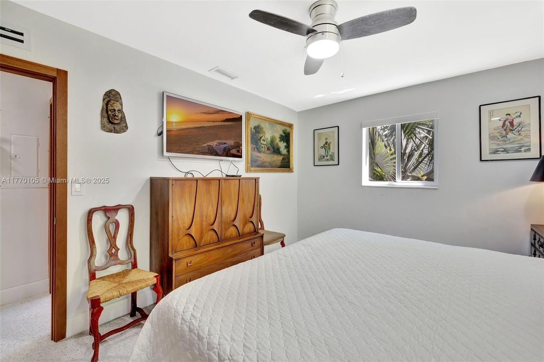 Recently Sold: $899,999 (3 beds, 2 baths, 1578 Square Feet)