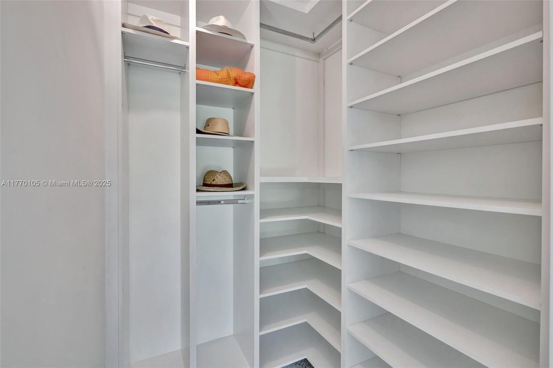 Recently Sold: $899,999 (3 beds, 2 baths, 1578 Square Feet)