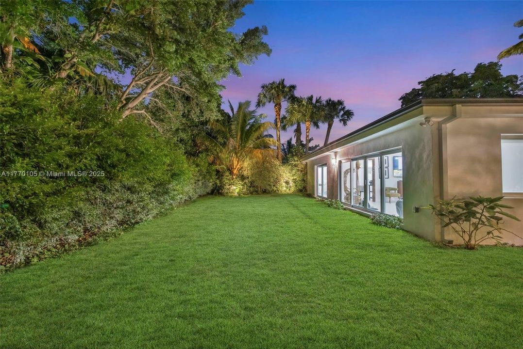 Recently Sold: $899,999 (3 beds, 2 baths, 1578 Square Feet)