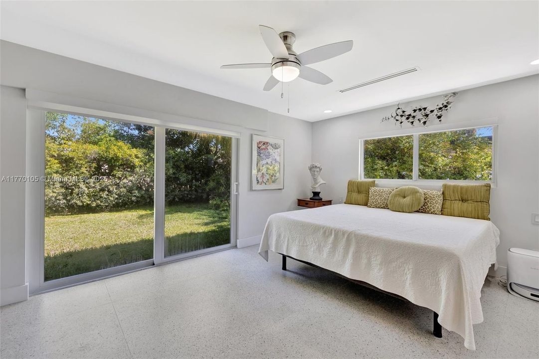 Recently Sold: $899,999 (3 beds, 2 baths, 1578 Square Feet)