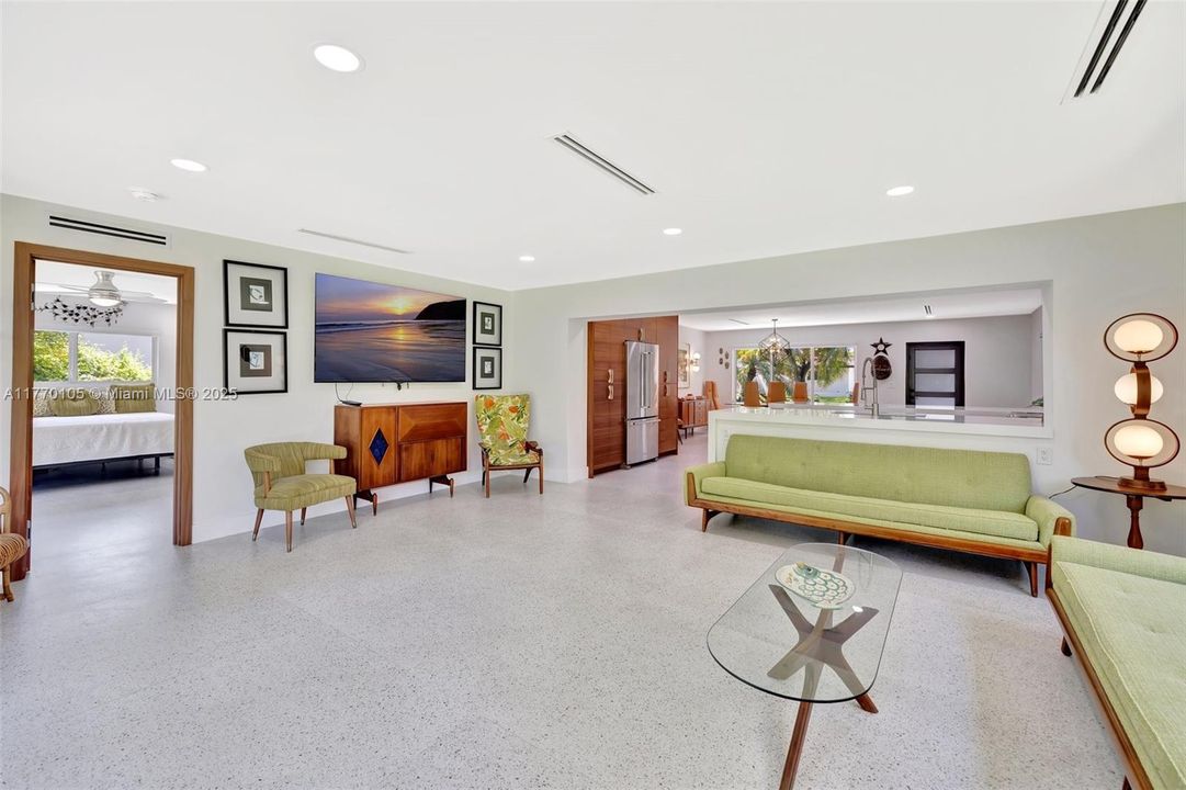 Recently Sold: $899,999 (3 beds, 2 baths, 1578 Square Feet)