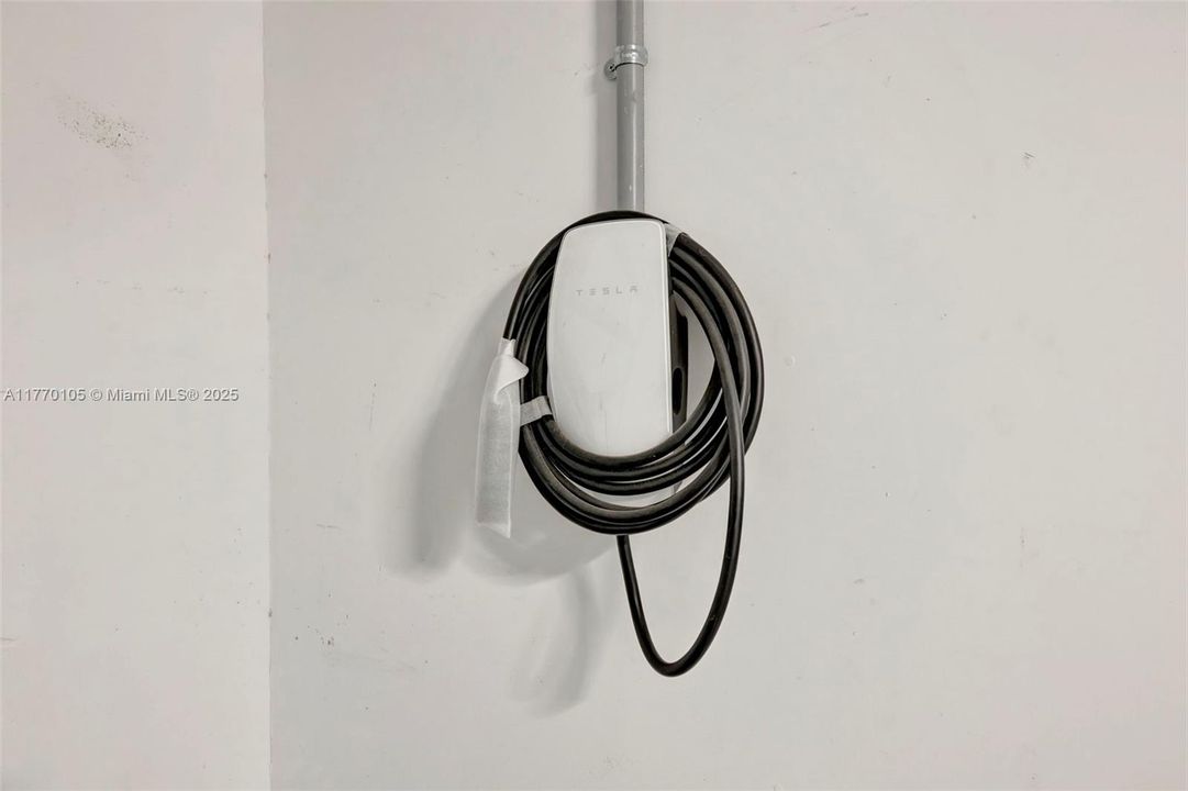 Recently Sold: $899,999 (3 beds, 2 baths, 1578 Square Feet)