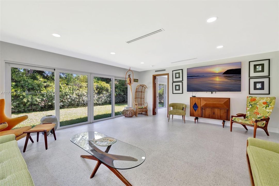 Recently Sold: $899,999 (3 beds, 2 baths, 1578 Square Feet)