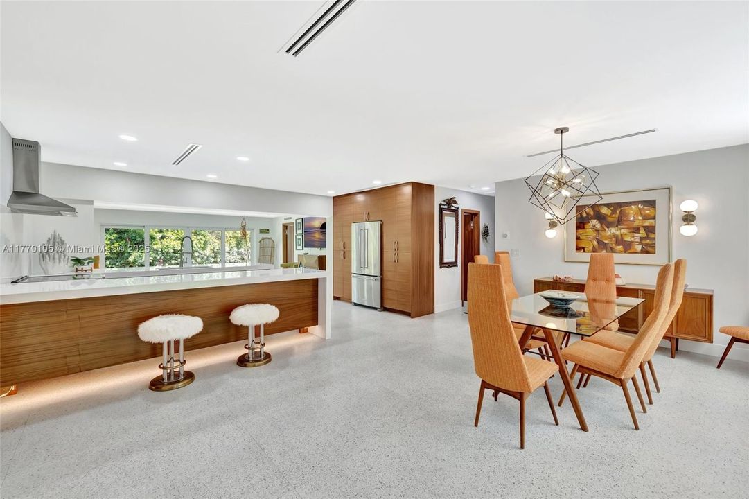 Recently Sold: $899,999 (3 beds, 2 baths, 1578 Square Feet)