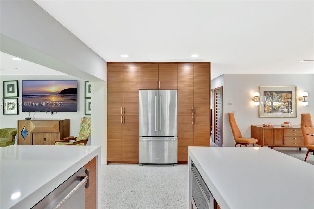 Recently Sold: $899,999 (3 beds, 2 baths, 1578 Square Feet)