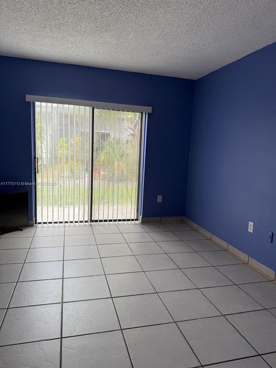 Active With Contract: $306,500 (2 beds, 2 baths, 856 Square Feet)