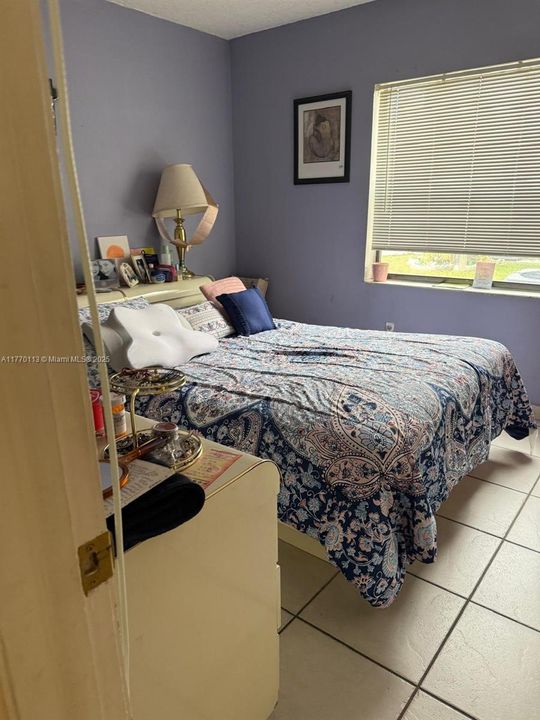 Active With Contract: $306,500 (2 beds, 2 baths, 856 Square Feet)