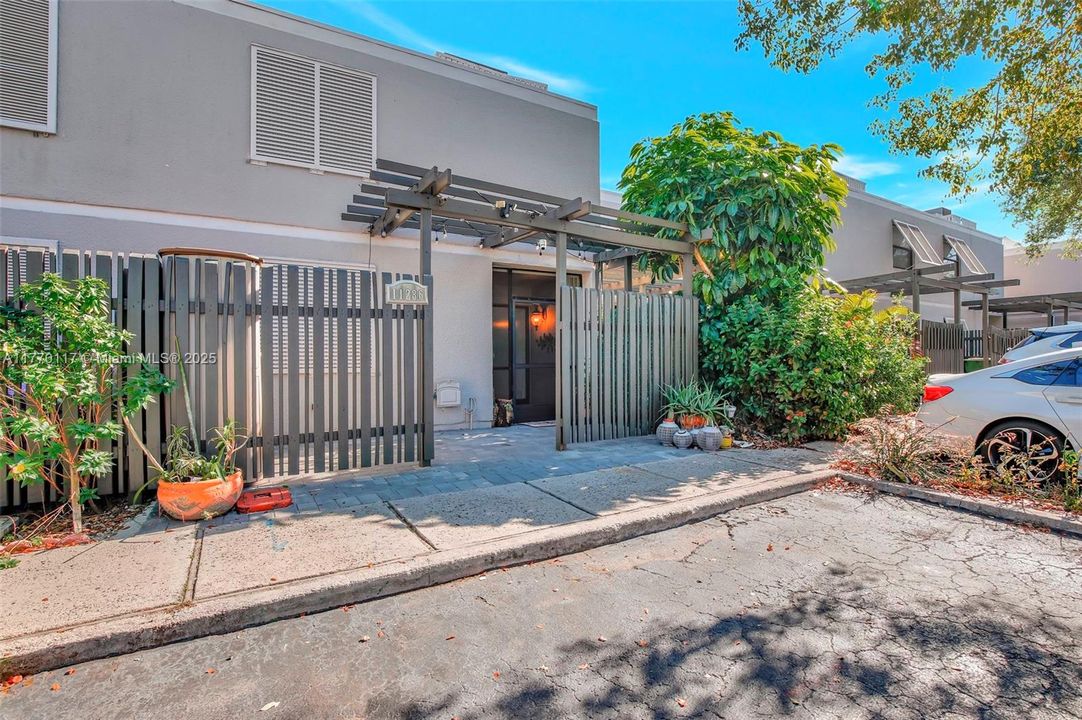 最近租的: $2,995 (3 贝兹, 2 浴室, 1511 平方英尺)