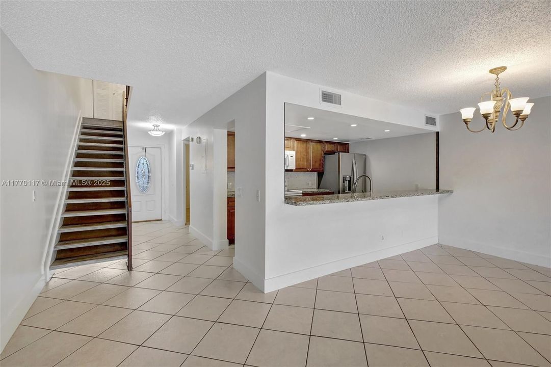 最近租的: $2,995 (3 贝兹, 2 浴室, 1511 平方英尺)