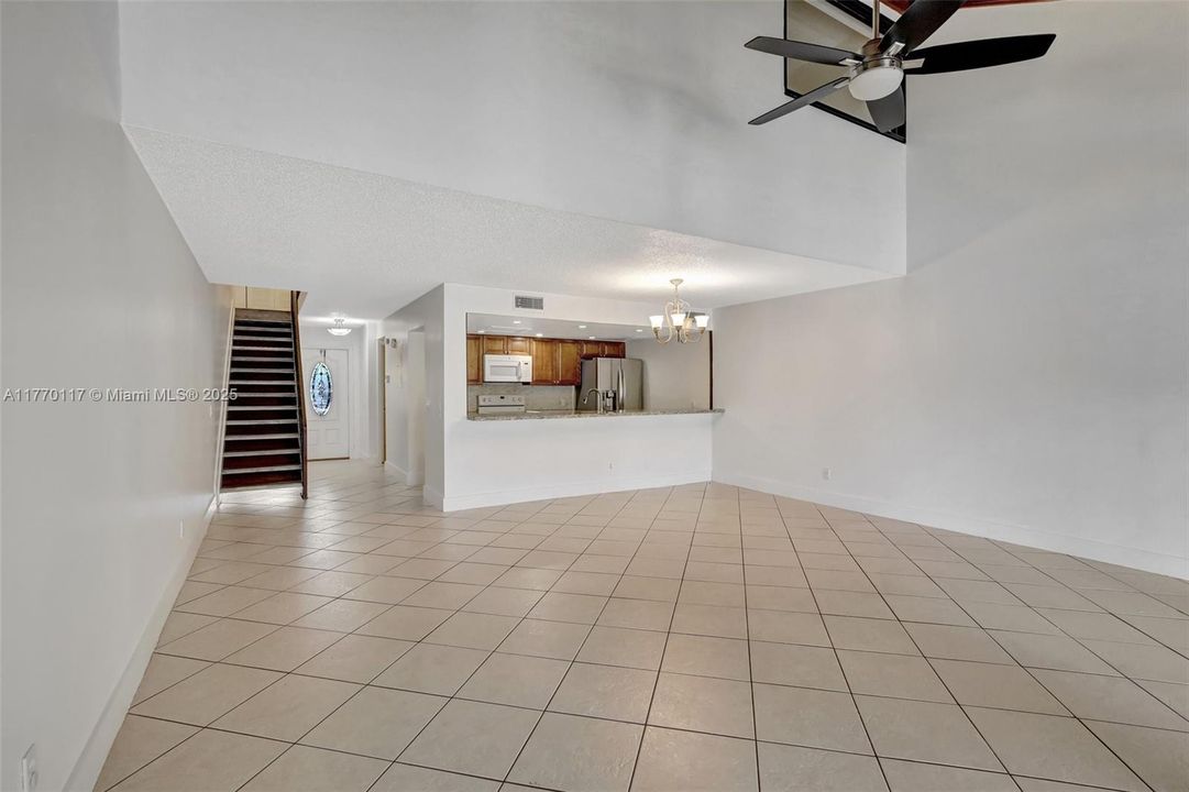 最近租的: $2,995 (3 贝兹, 2 浴室, 1511 平方英尺)