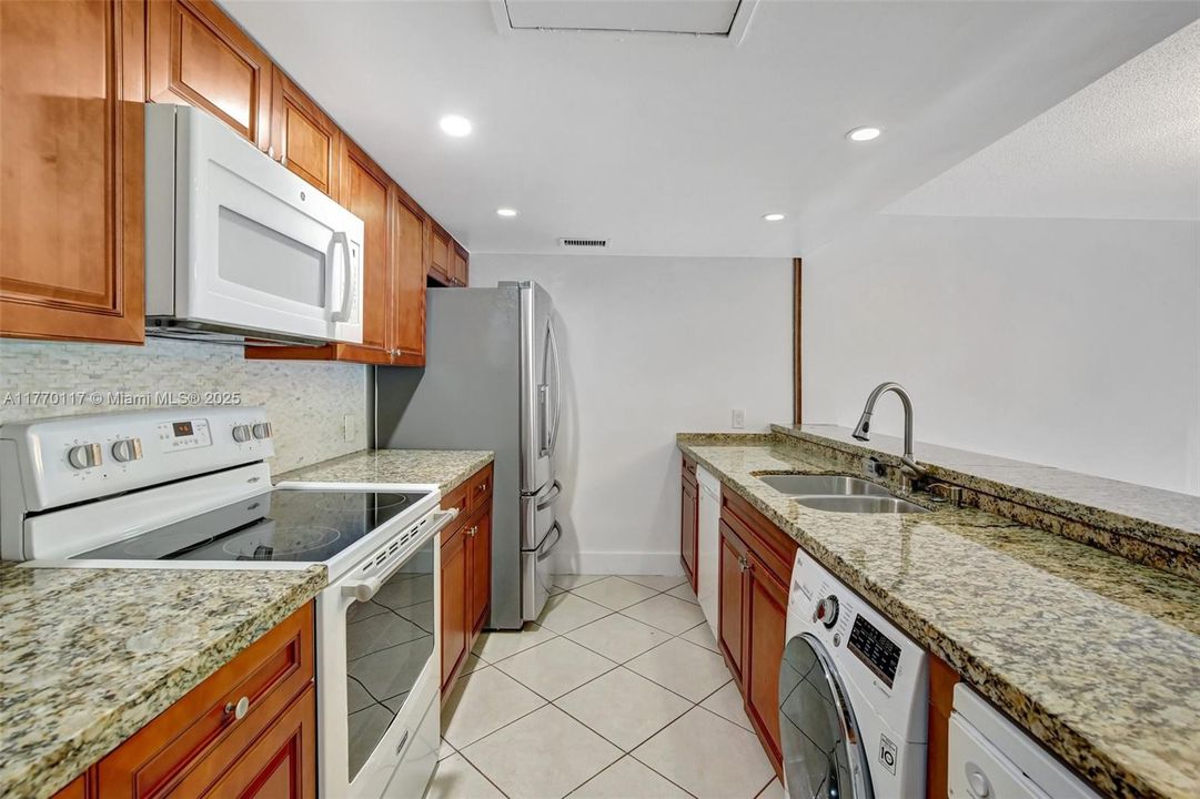 最近租的: $2,995 (3 贝兹, 2 浴室, 1511 平方英尺)