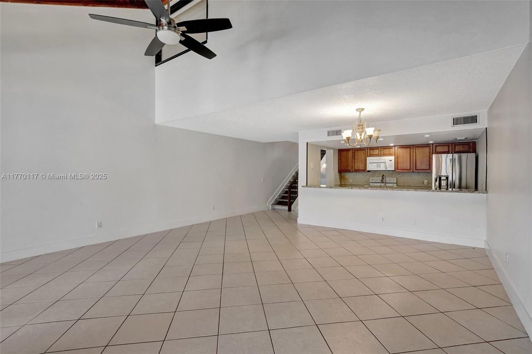 最近租的: $2,995 (3 贝兹, 2 浴室, 1511 平方英尺)