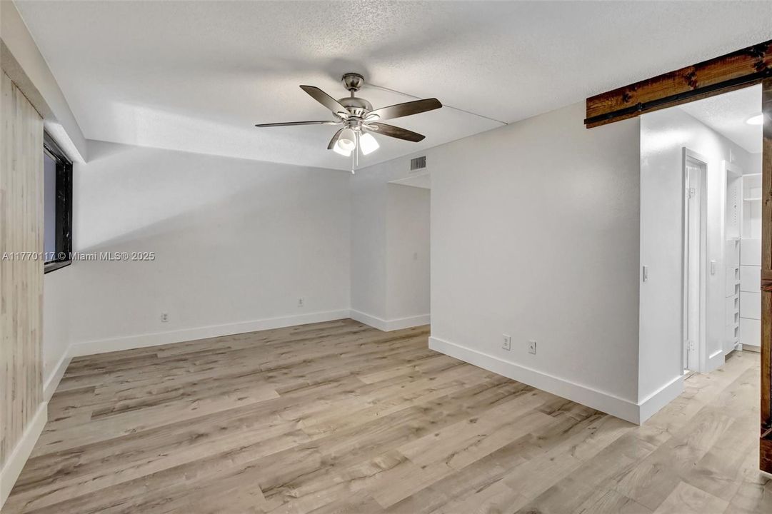 最近租的: $2,995 (3 贝兹, 2 浴室, 1511 平方英尺)