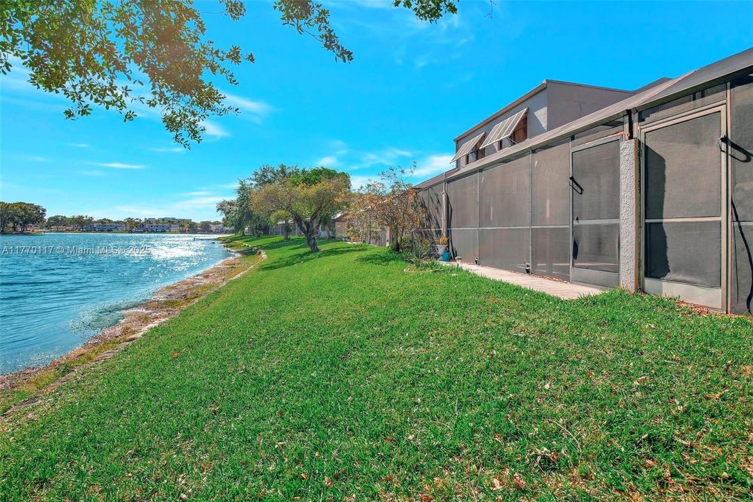 最近租的: $2,995 (3 贝兹, 2 浴室, 1511 平方英尺)