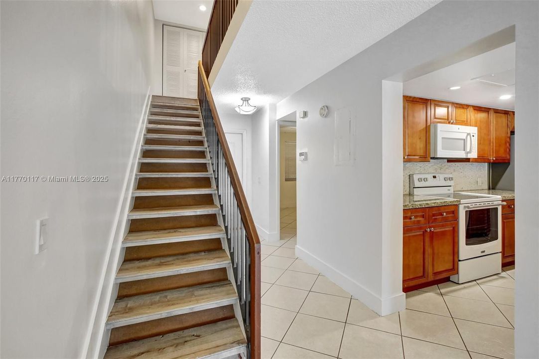 最近租的: $2,995 (3 贝兹, 2 浴室, 1511 平方英尺)