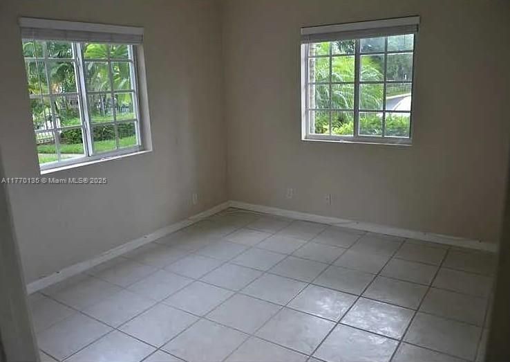 Vendido Recientemente: $299,999 (2 camas, 2 baños, 1080 Pies cuadrados)