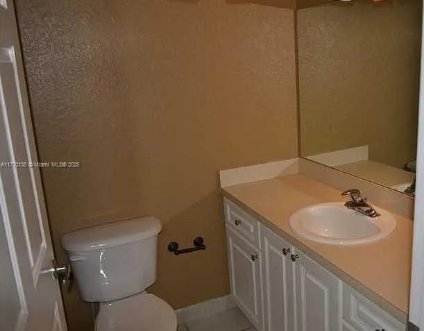 Vendido Recientemente: $299,999 (2 camas, 2 baños, 1080 Pies cuadrados)