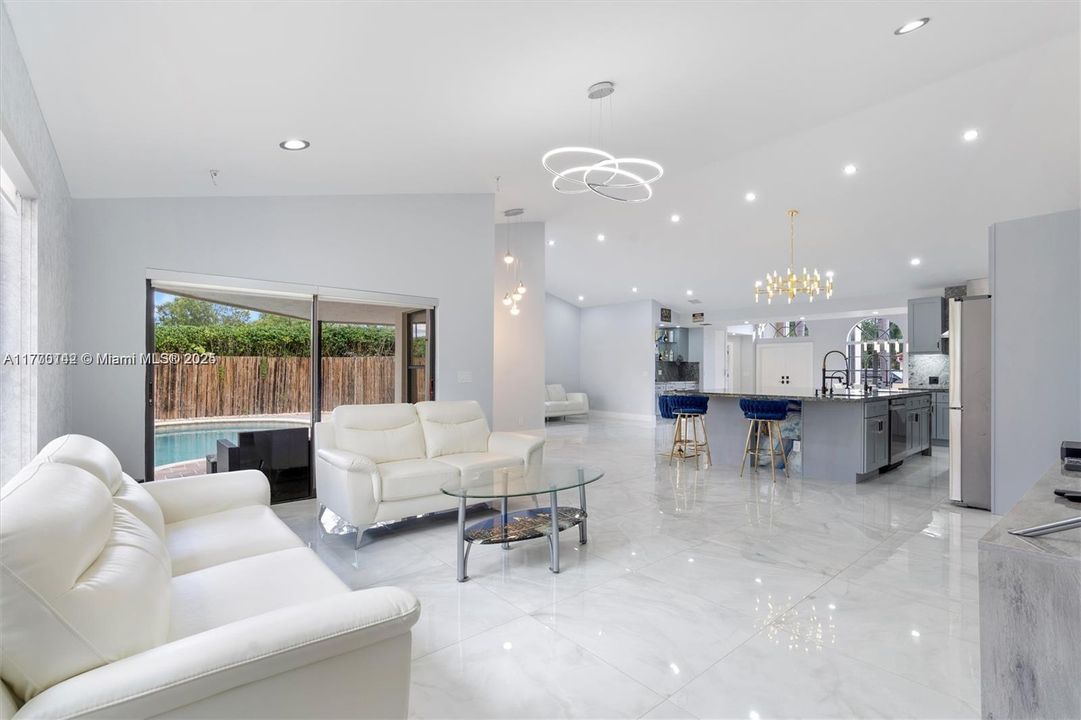 Vendido Recientemente: $1,039,000 (5 camas, 4 baños, 2980 Pies cuadrados)