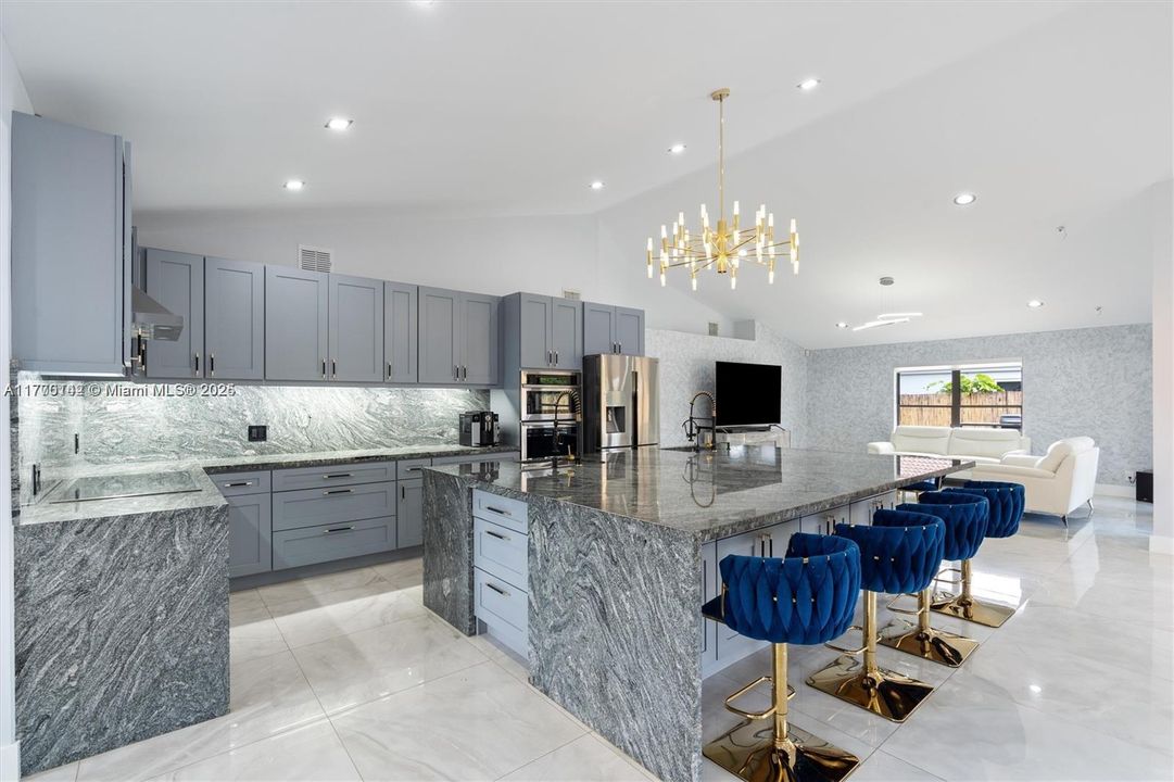 Vendido Recientemente: $1,039,000 (5 camas, 4 baños, 2980 Pies cuadrados)