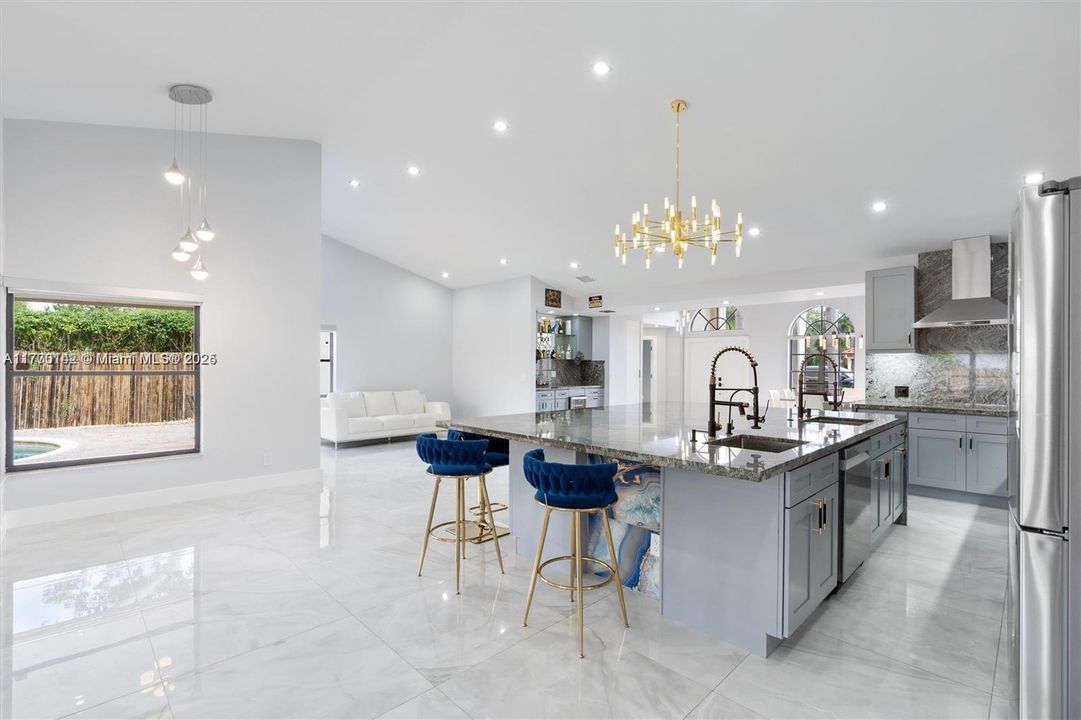 Vendido Recientemente: $1,039,000 (5 camas, 4 baños, 2980 Pies cuadrados)