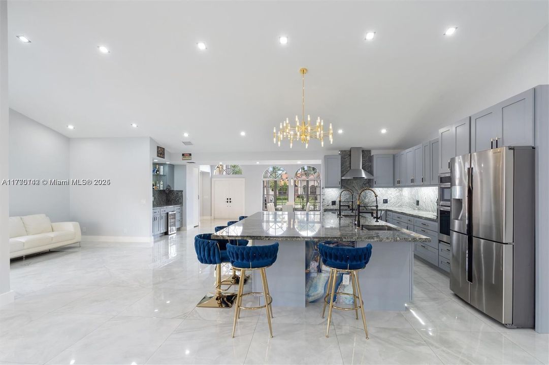 Vendido Recientemente: $1,039,000 (5 camas, 4 baños, 2980 Pies cuadrados)