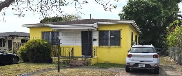 Recently Sold: $450,000 (3 beds, 1 baths, 1192 Square Feet)