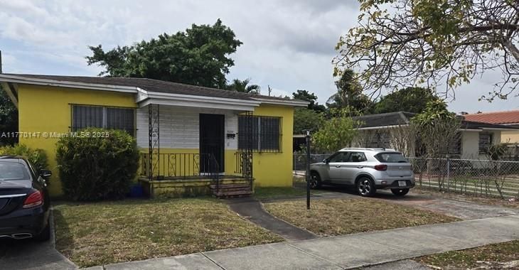 Recently Sold: $450,000 (3 beds, 1 baths, 1192 Square Feet)