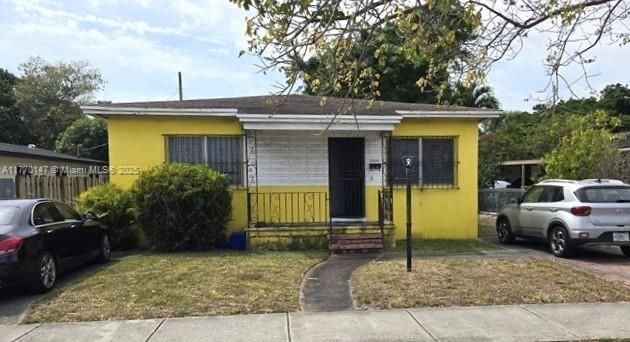 Recently Sold: $450,000 (3 beds, 1 baths, 1192 Square Feet)