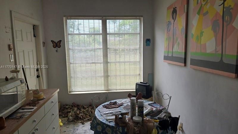 Recently Sold: $450,000 (3 beds, 1 baths, 1192 Square Feet)