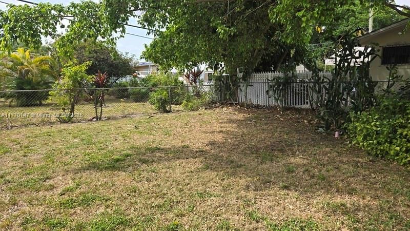 Recently Sold: $450,000 (3 beds, 1 baths, 1192 Square Feet)