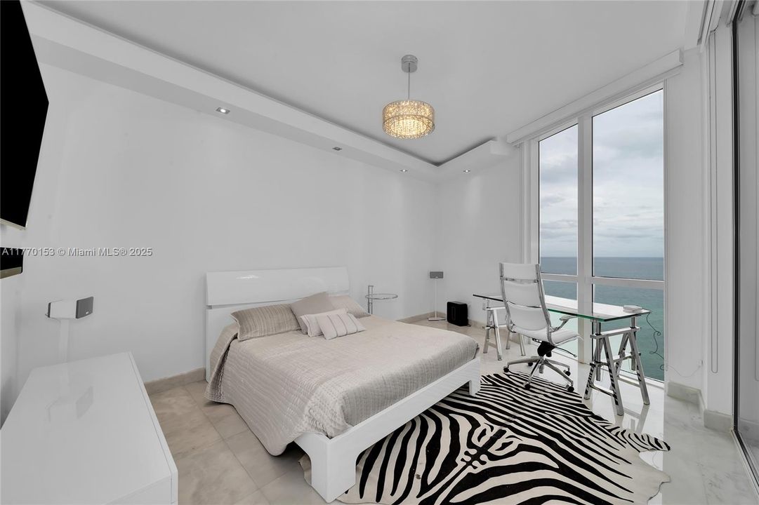 Active With Contract: $12,000 (3 beds, 3 baths, 2563 Square Feet)