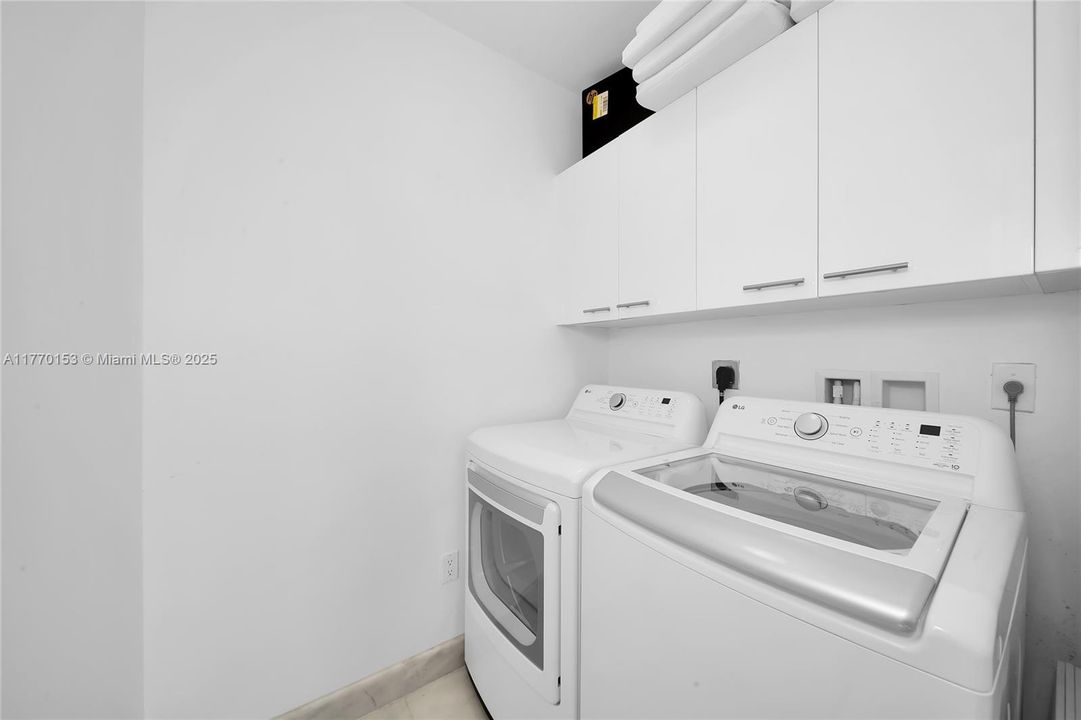 Active With Contract: $12,000 (3 beds, 3 baths, 2563 Square Feet)