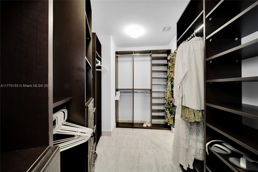 Active With Contract: $12,000 (3 beds, 3 baths, 2563 Square Feet)