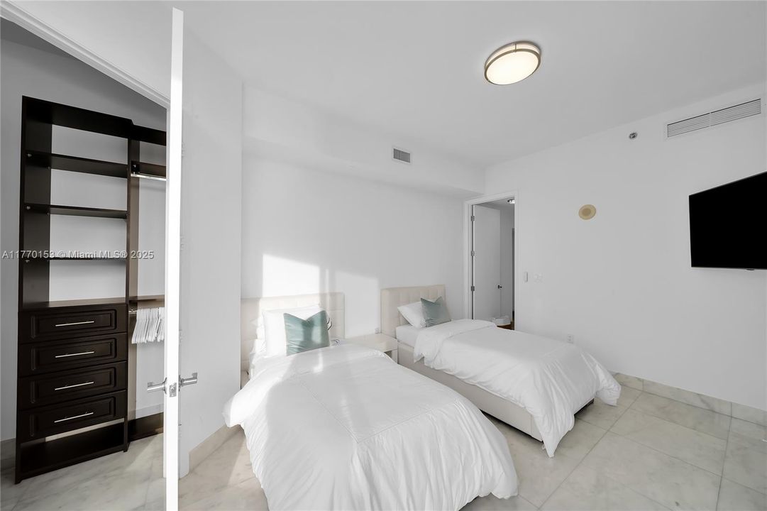 Active With Contract: $12,000 (3 beds, 3 baths, 2563 Square Feet)