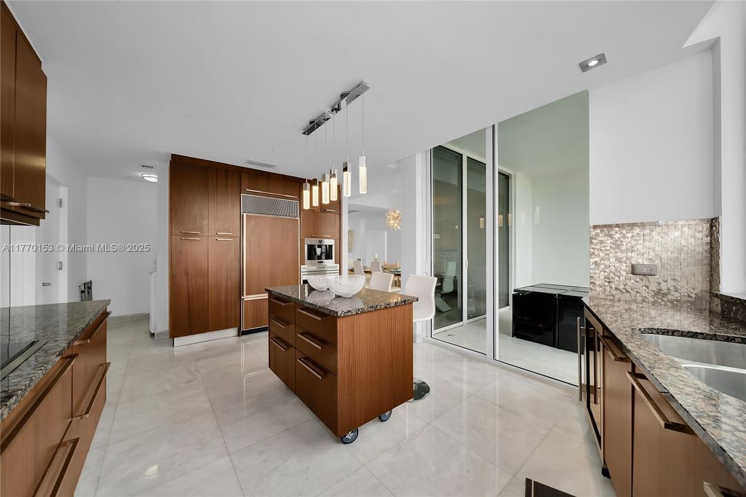 Active With Contract: $12,000 (3 beds, 3 baths, 2563 Square Feet)