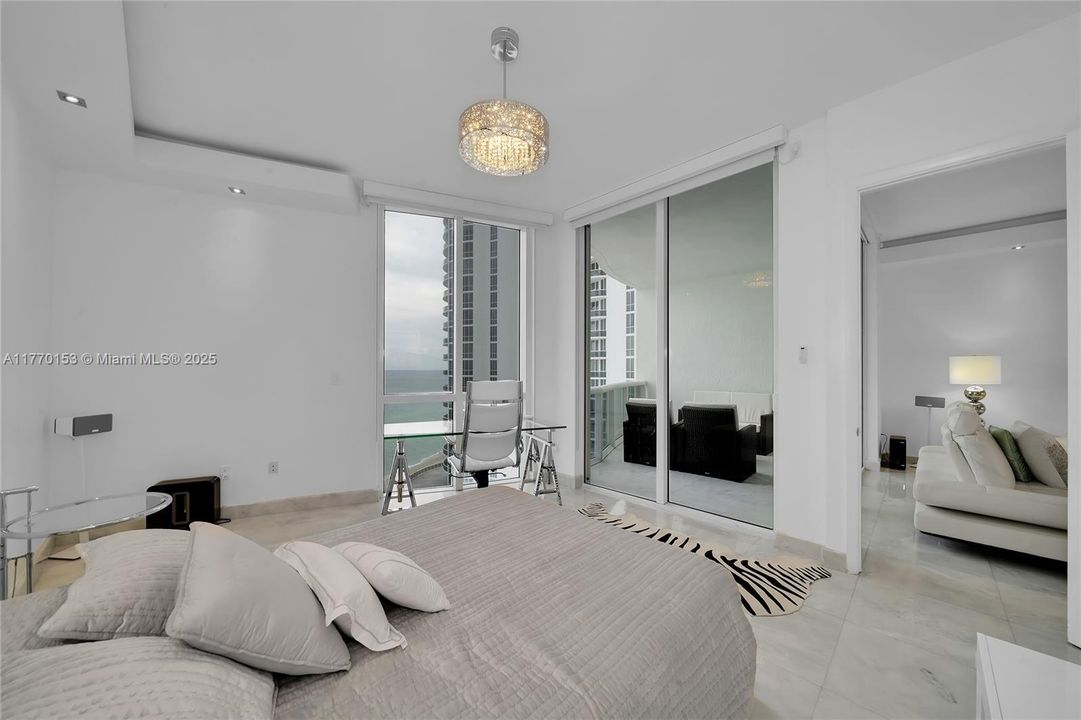 Active With Contract: $12,000 (3 beds, 3 baths, 2563 Square Feet)