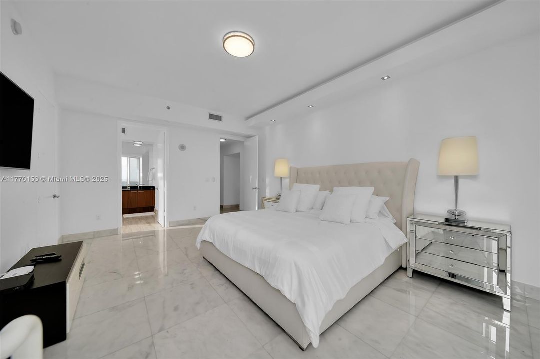 Active With Contract: $12,000 (3 beds, 3 baths, 2563 Square Feet)