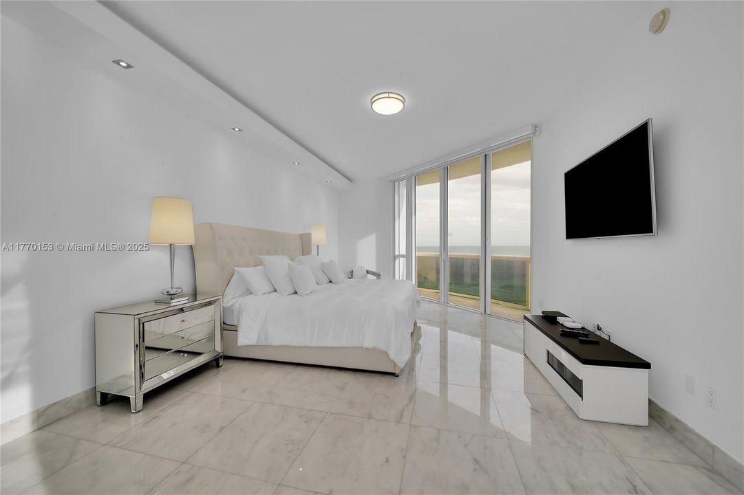 Active With Contract: $12,000 (3 beds, 3 baths, 2563 Square Feet)