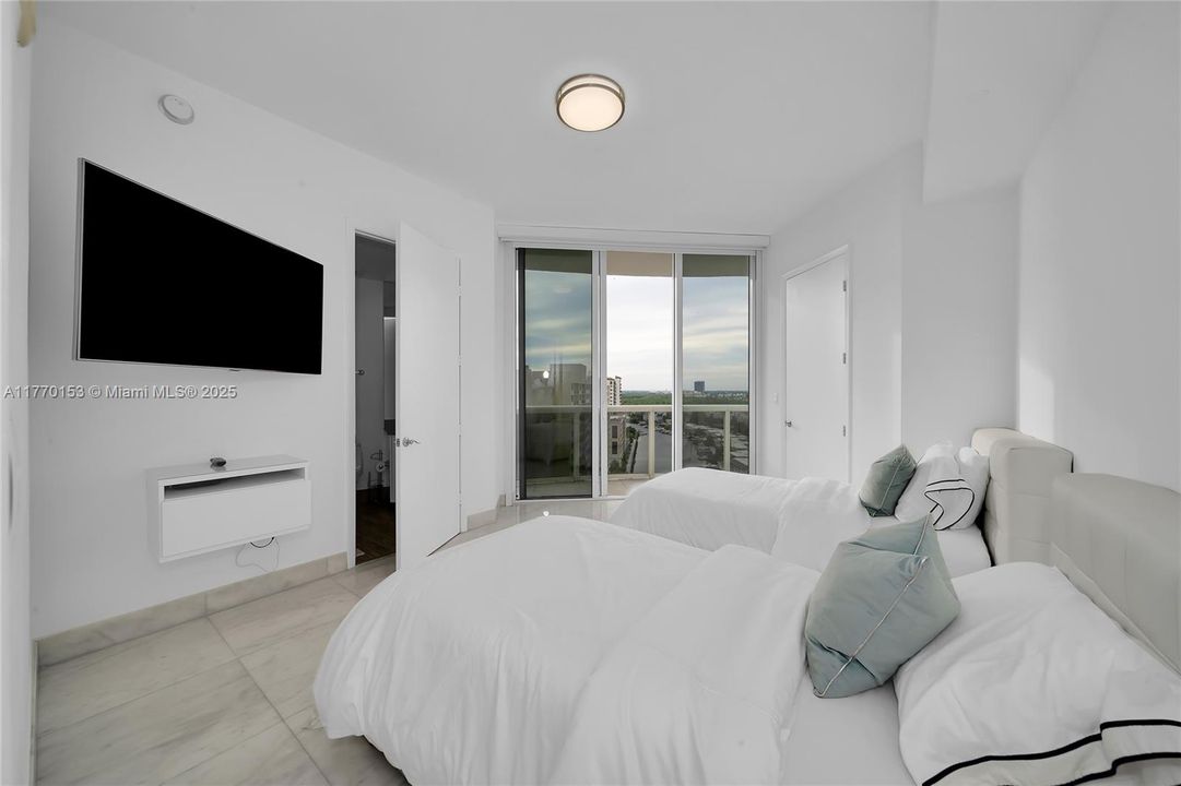 Active With Contract: $12,000 (3 beds, 3 baths, 2563 Square Feet)