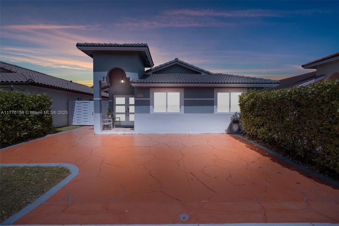 最近售出: $570,500 (3 贝兹, 2 浴室, 1451 平方英尺)