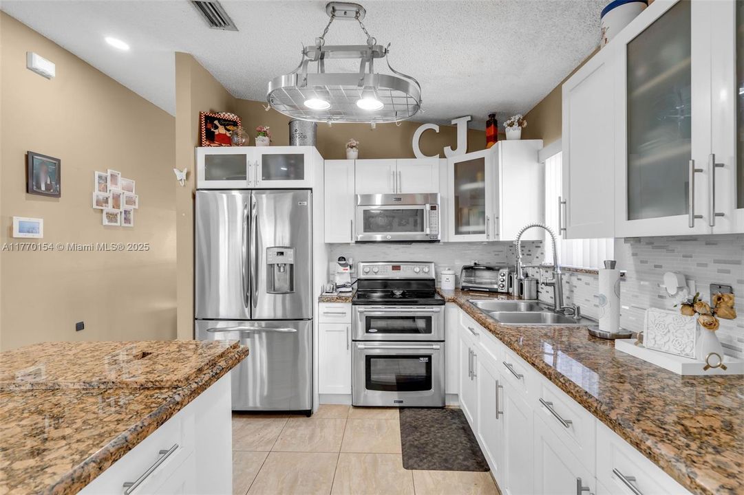 最近售出: $570,500 (3 贝兹, 2 浴室, 1451 平方英尺)