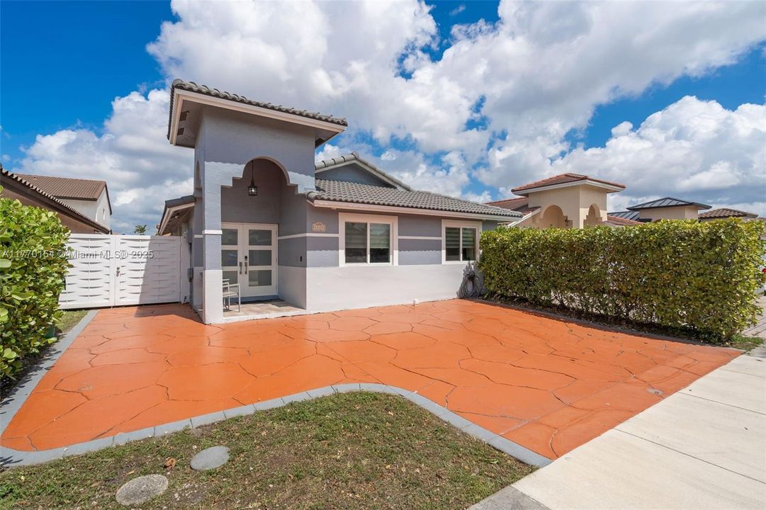 最近售出: $570,500 (3 贝兹, 2 浴室, 1451 平方英尺)