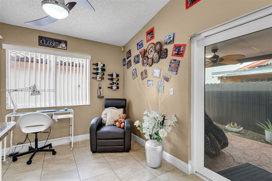 最近售出: $570,500 (3 贝兹, 2 浴室, 1451 平方英尺)