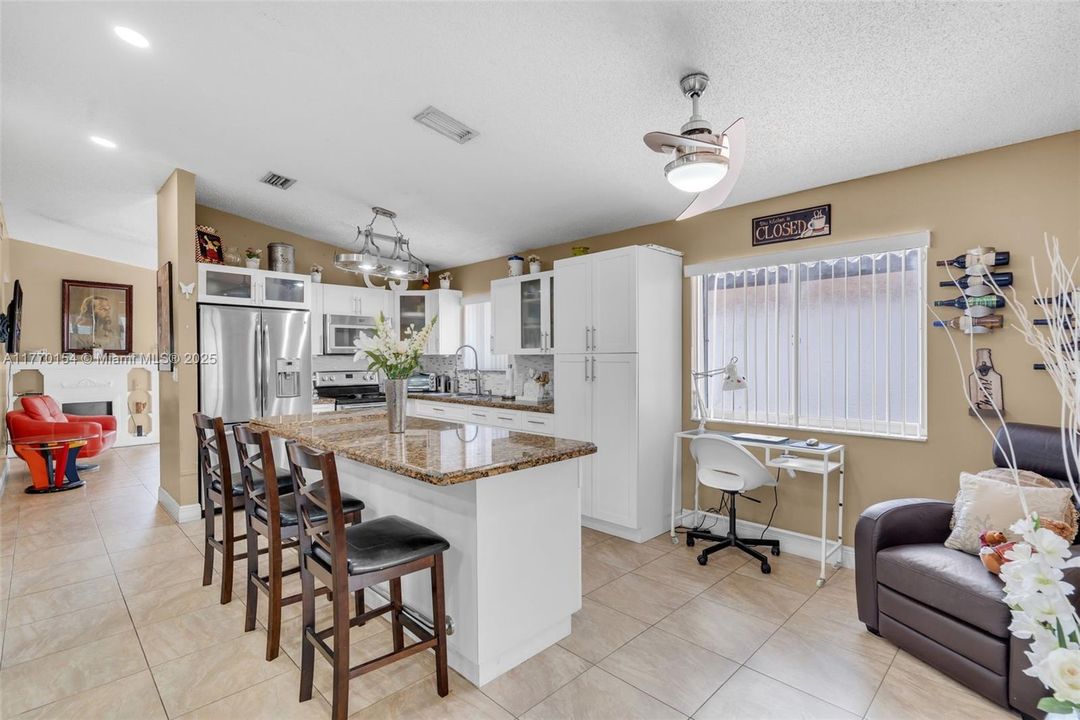 最近售出: $570,500 (3 贝兹, 2 浴室, 1451 平方英尺)