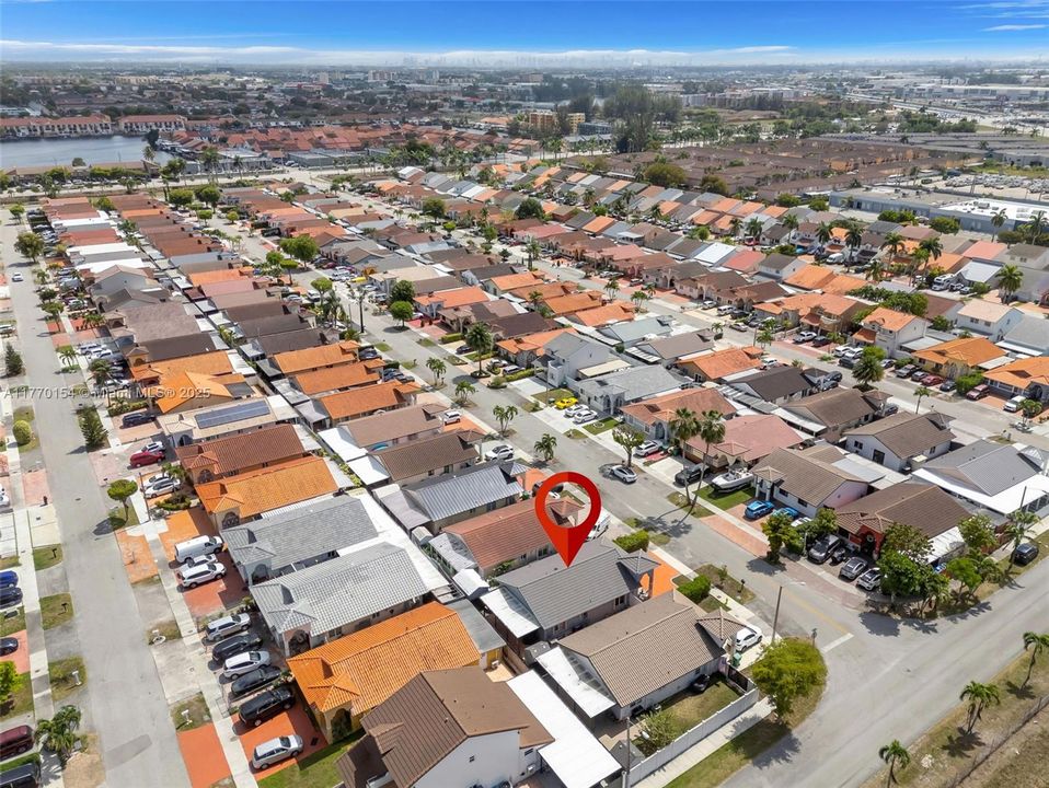 最近售出: $570,500 (3 贝兹, 2 浴室, 1451 平方英尺)