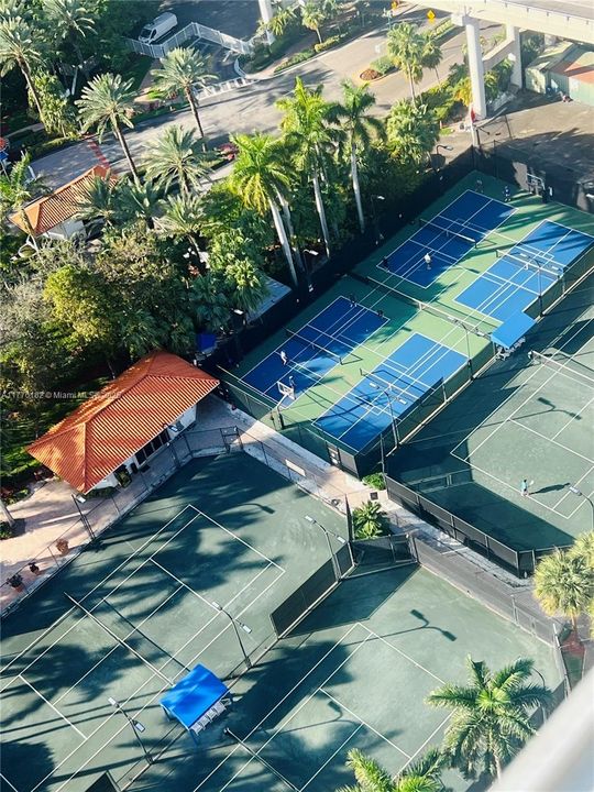 Recently Sold: $480,000 (2 beds, 2 baths, 1403 Square Feet)