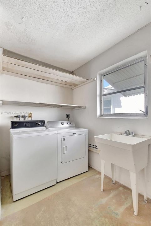 Недавно продано: $275,000 (2 спален, 2 ванн, 1624 Квадратных фут)