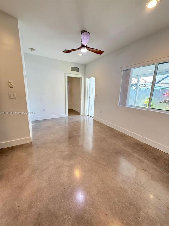 最近租的: $1,500 (1 贝兹, 1 浴室, 2352 平方英尺)