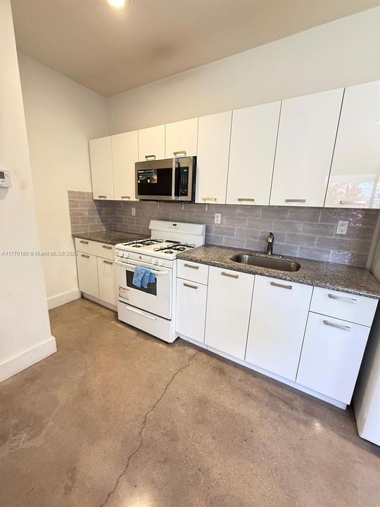 最近租的: $1,500 (1 贝兹, 1 浴室, 2352 平方英尺)